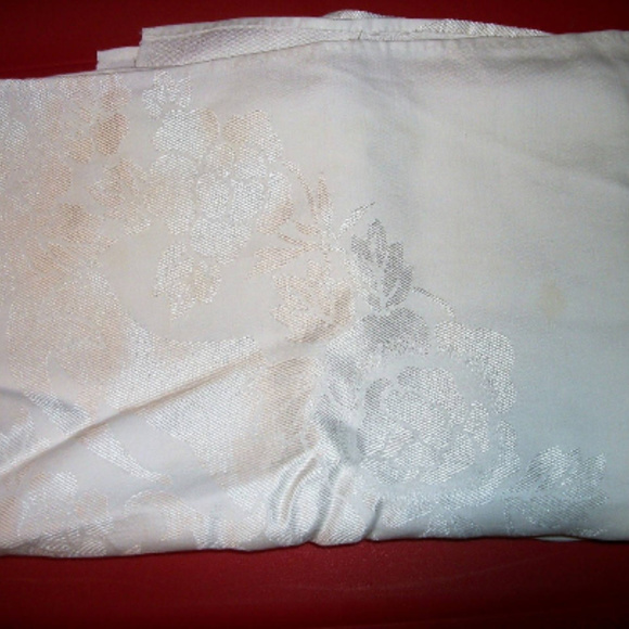 Vintage white damask tablecloth 60" x40" - Picture 2 of 3